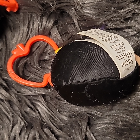 Snow White & The Seven Dwarfs Evil Queen Malificient Key Chain Bag Clip Disney - Picture 2 of 4